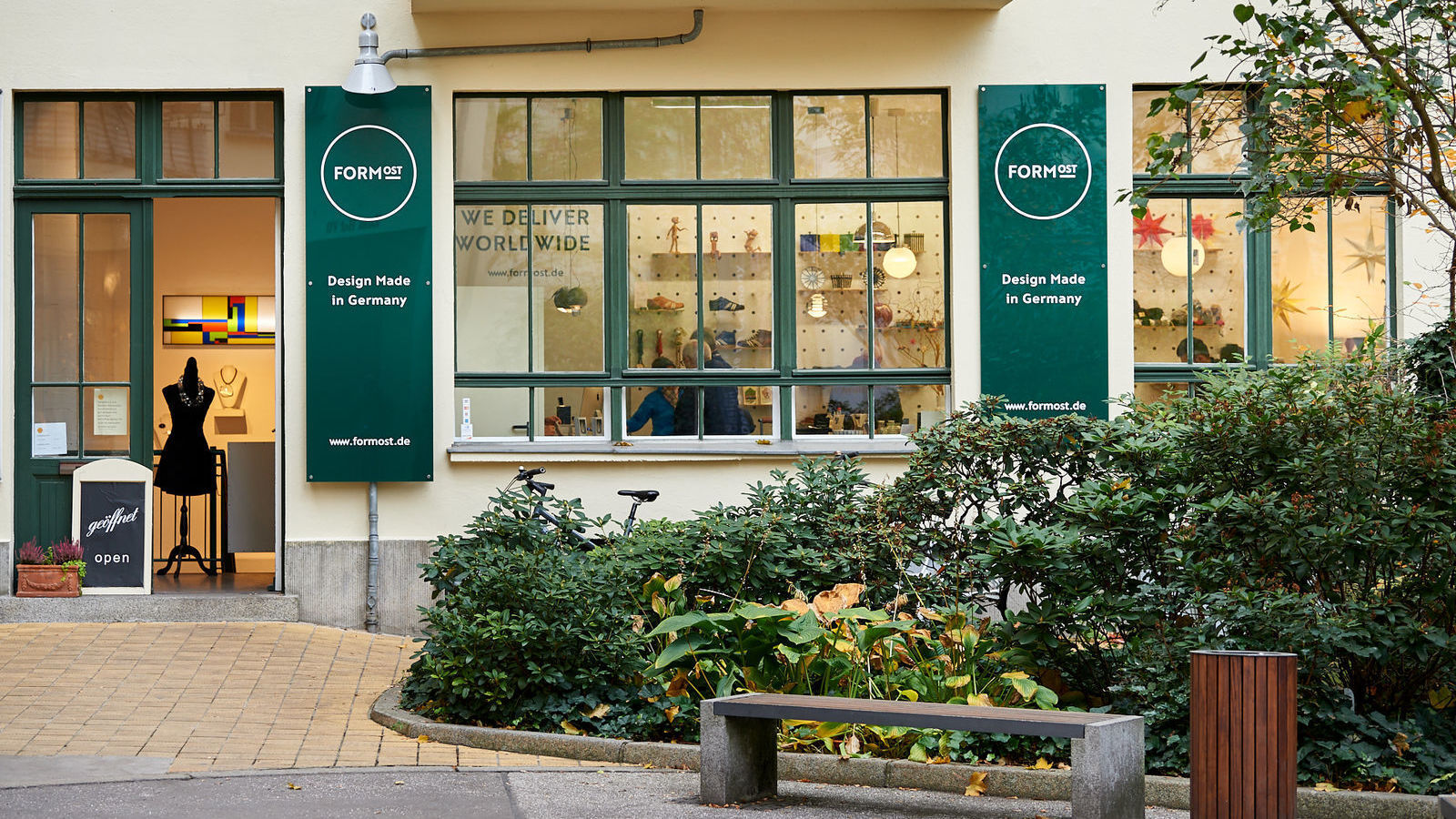 FORMOST – Kuratierte Produkte stationär und online Stationärer Designstore von FORMOST als Ausgangspunkt für die Entwicklung eines E-Commerce-Systems zur hochwertigen Produktpräsentation