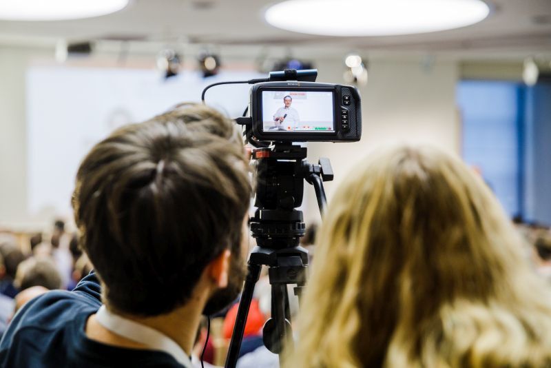 Vortragsaufzeichnungen direkt über die Agenda verfügbar Aufzeichnung eines Vortrags auf einer DOAG-Fachkonferenz zur späteren Bereitstellung in der digitalen Agenda