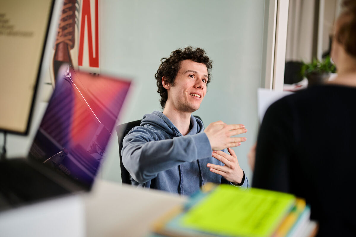 Projektabstimmung zwischen Fachbereich und Entwicklungsteam bei escape