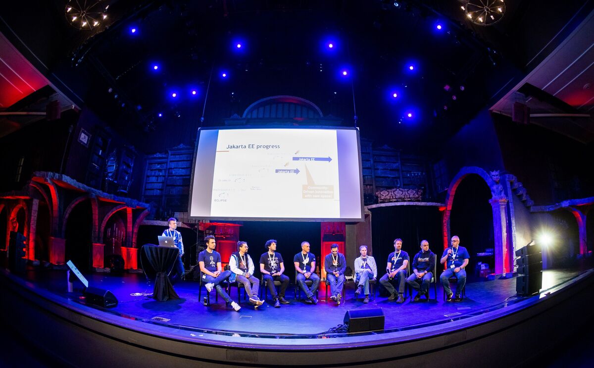 Qualitativ ausgewähltes Konferenzprogramm Ausgewählte Referent:innen präsentieren Vorträge im Rahmen einer DOAG-Fachkonferenz.