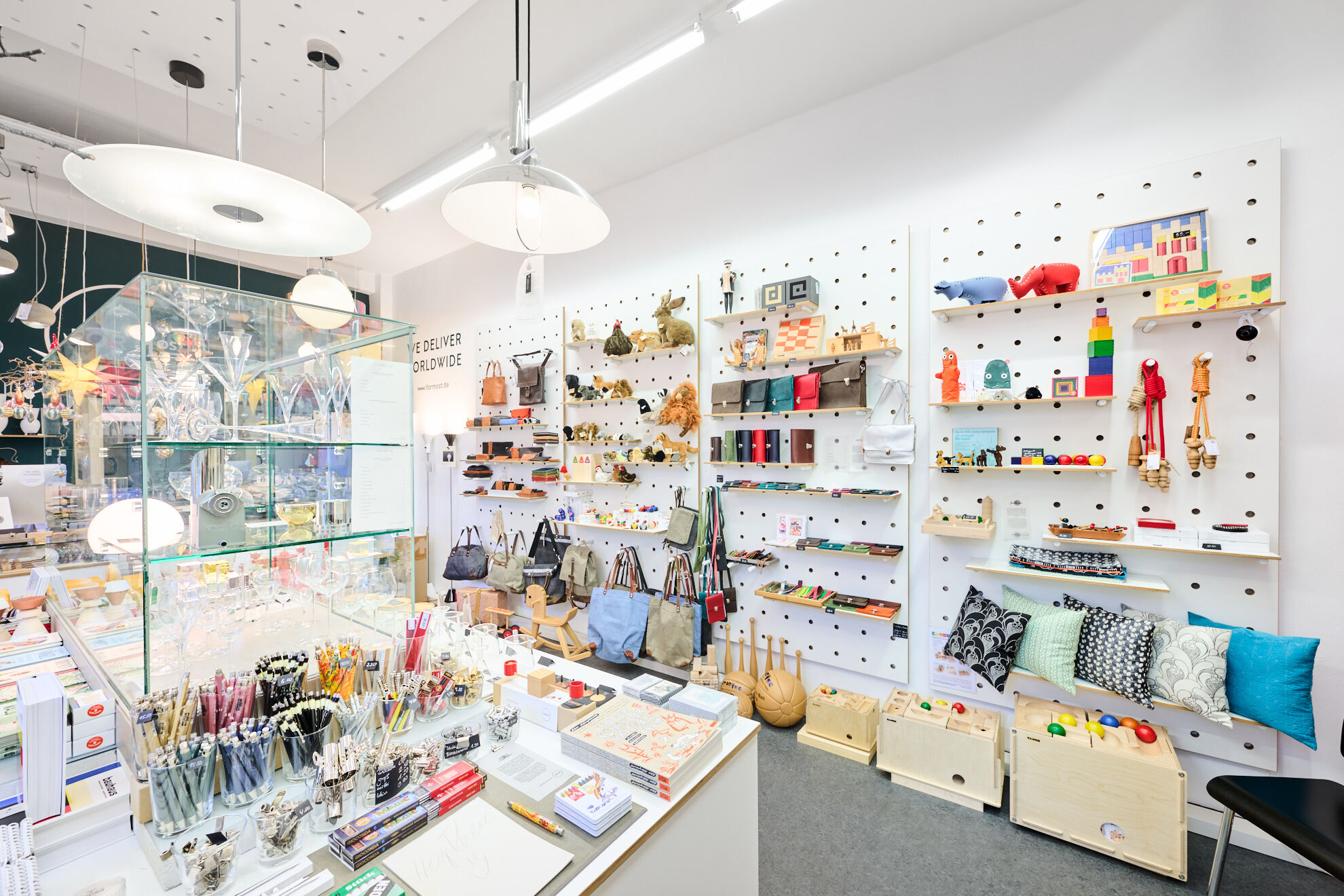 FORMOST Ladengeschäft in den Berliner Hackeschen Höfen mit Lederwaren, Spielzeug und Wohnaccessoires